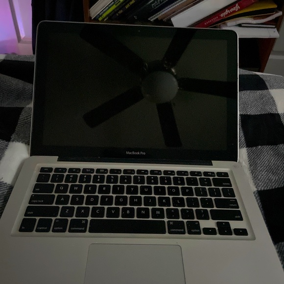 Used MacBook Pro works fine n allat I jus don’t need/want it anymore
